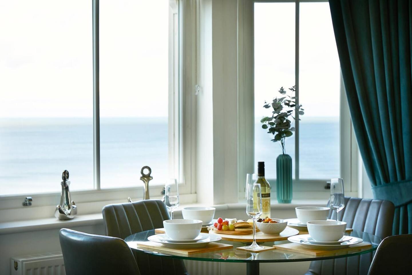Sea View Serenity Breath Taking Sea View Sleeps 4 สการ์โบโรห์ ภายนอก รูปภาพ